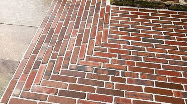 ChelmerValley's tweet photo. Our Winton pavers from the Alpha collection laid to perfection, photographed when wet, enhancing the colours and tones. Image by Paul Robinson.
#paving #claypavers #pavingdesign #gardens #gardendesign #gardenispiration #gardenstyle #brickwork #pavingideas #bricklaying https://t.co/aTeE871SLw