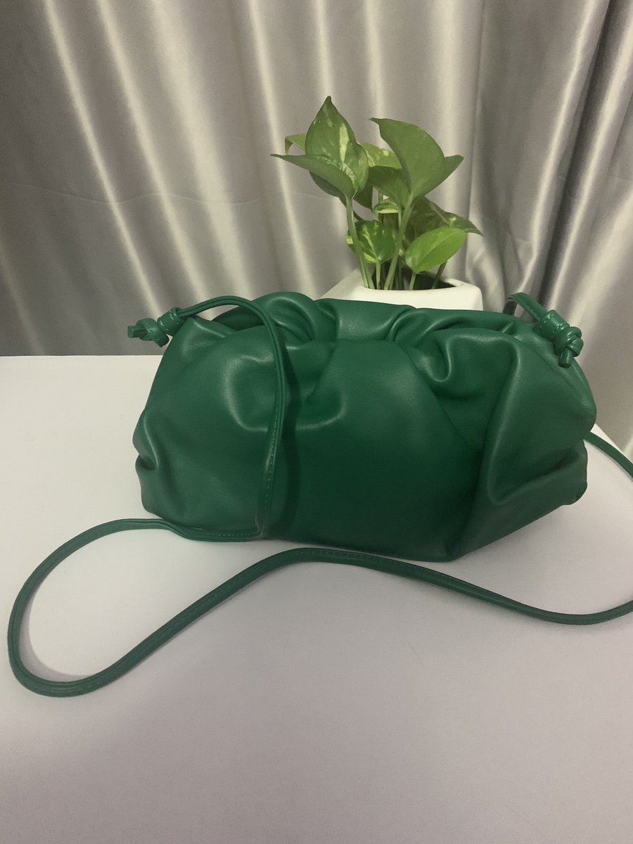ddsventures's tweet photo. Leather cloud bag.
Colours available as seen in last frame.

GHC 170.00 https://t.co/C0c0jG0D5P