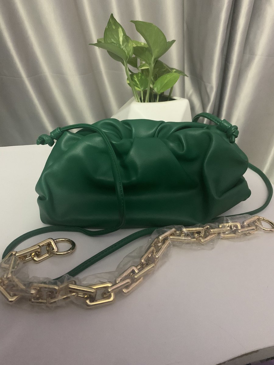 ddsventures's tweet photo. Leather cloud bag.
Colours available as seen in last frame.

GHC 170.00 https://t.co/C0c0jG0D5P