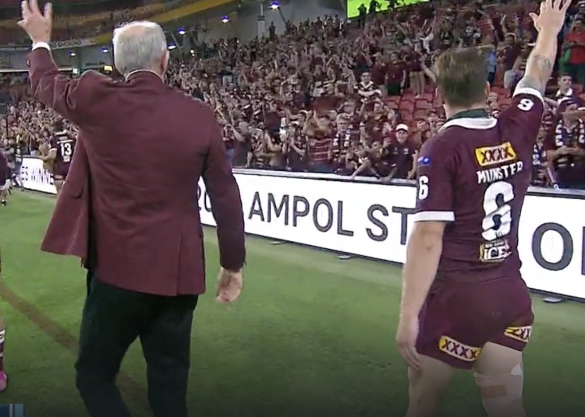 Great combination for the <a href="/QLDmaroons/">Queensland Maroons</a> - Wayne 'Supercoach' Bennett, the enigmatic Cameron Munster and a huge #Suncorp crowd for #Origin III.