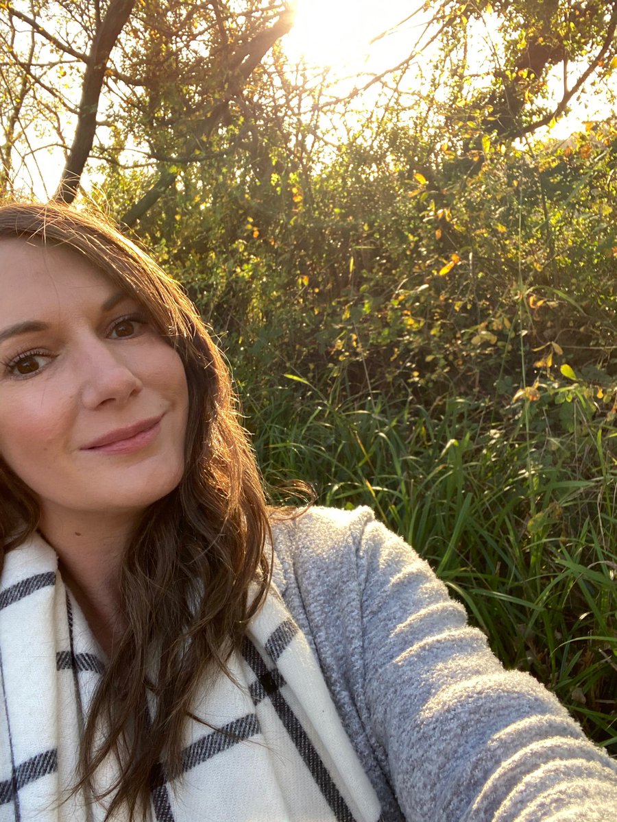 DollyHPN's tweet image. This morning I set off on a 5 milk walk &amp;amp; stumbled across the back of the local zoo 🦒 

Thanks @Unit1H for my well deserved coffee break ☕️ 

I love where I live #kent #hythe #giraffe #NatureNearby