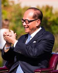 hklivemedia's tweet photo. #HongKong billionaire #Likaishing pledges to donate HK$ 3 million to the families of the victims of Sunday's fire in #Yaumatei. https://t.co/k0NmpZOsoc