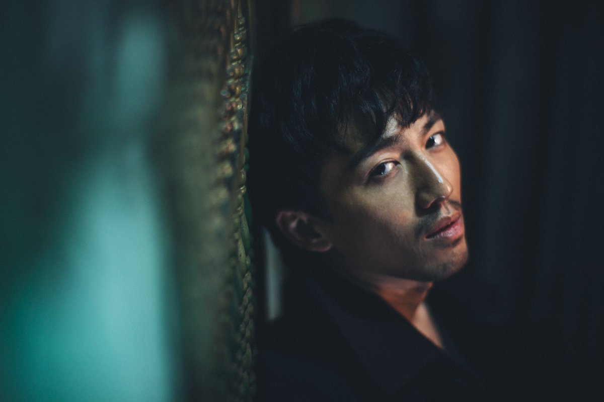 shotbykat's tweet photo. 少語的獨白在黑夜中煙飛煙滅了，餘下只有菸紙燃燒的聲響和一首〈忘記他〉。

Photo @shotbykat 
📷 IG https://t.co/OYfbUXbpAd https://t.co/8VQ0RdC2Tm