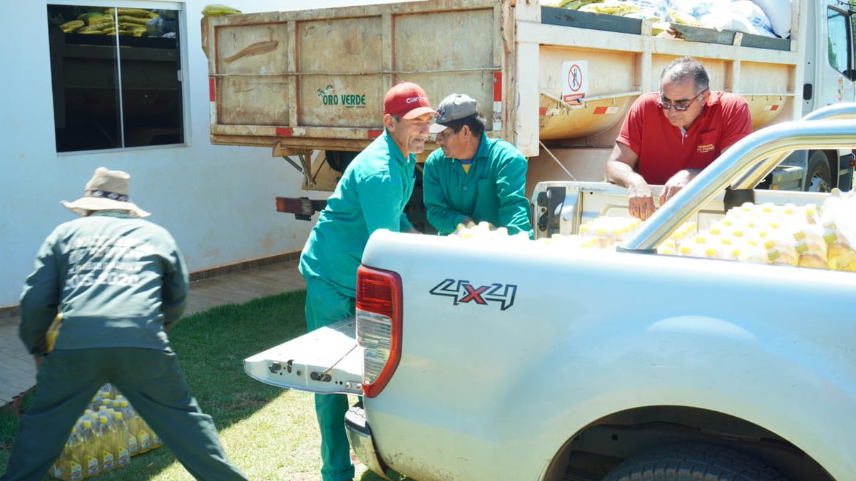 RGVGobernador's tweet photo. #Tavapy llegamos a este municipio del Alto Paraná con 8.500 kilos de alimentos. Muy agradecido a todo el personal que todos los días trabajan sin descanso para llevar alimentos a los lugares más olvidados del departamento. https://t.co/XqFUHHJlwa