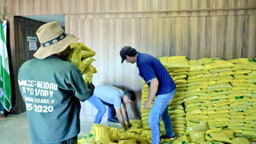 RGVGobernador's tweet photo. #Tavapy llegamos a este municipio del Alto Paraná con 8.500 kilos de alimentos. Muy agradecido a todo el personal que todos los días trabajan sin descanso para llevar alimentos a los lugares más olvidados del departamento. https://t.co/XqFUHHJlwa