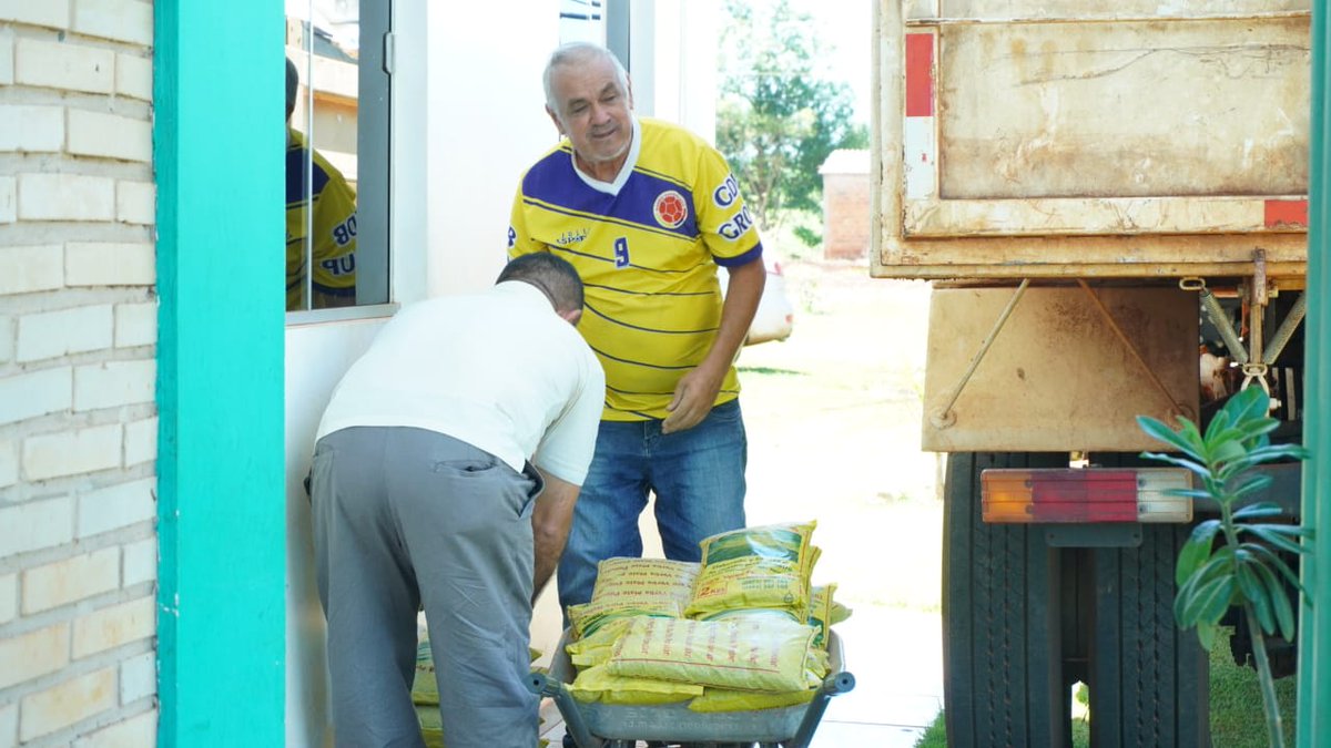 RGVGobernador's tweet photo. #Tavapy llegamos a este municipio del Alto Paraná con 8.500 kilos de alimentos. Muy agradecido a todo el personal que todos los días trabajan sin descanso para llevar alimentos a los lugares más olvidados del departamento. https://t.co/XqFUHHJlwa