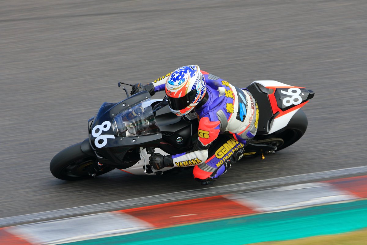 Hiro モタスポファン V Twitter 11 15 鈴鹿サーキット スポーツ走行 86 立秋モータース Rc甲子園 ヤマハ 秦英之 選手