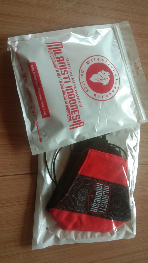 ashev_01's tweet photo. Grazie @Merchandise_MI masker kereeen nyaaaaa ๐๐๐ดโซ @MilanistiOrId #KitaMilanisti #alwaysacmilan https://t.co/t5HN4WBwkQ