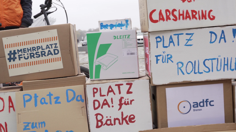 bremenize's tweet photo. Short video report on yesterday's demo organised by Platz Da! Wildwest parking is finally going to be addressed by Bremen's ruling coalition, though reluctantly by the SPD.
https://t.co/kVkXRRH3Ne https://t.co/Brk0my1KHl