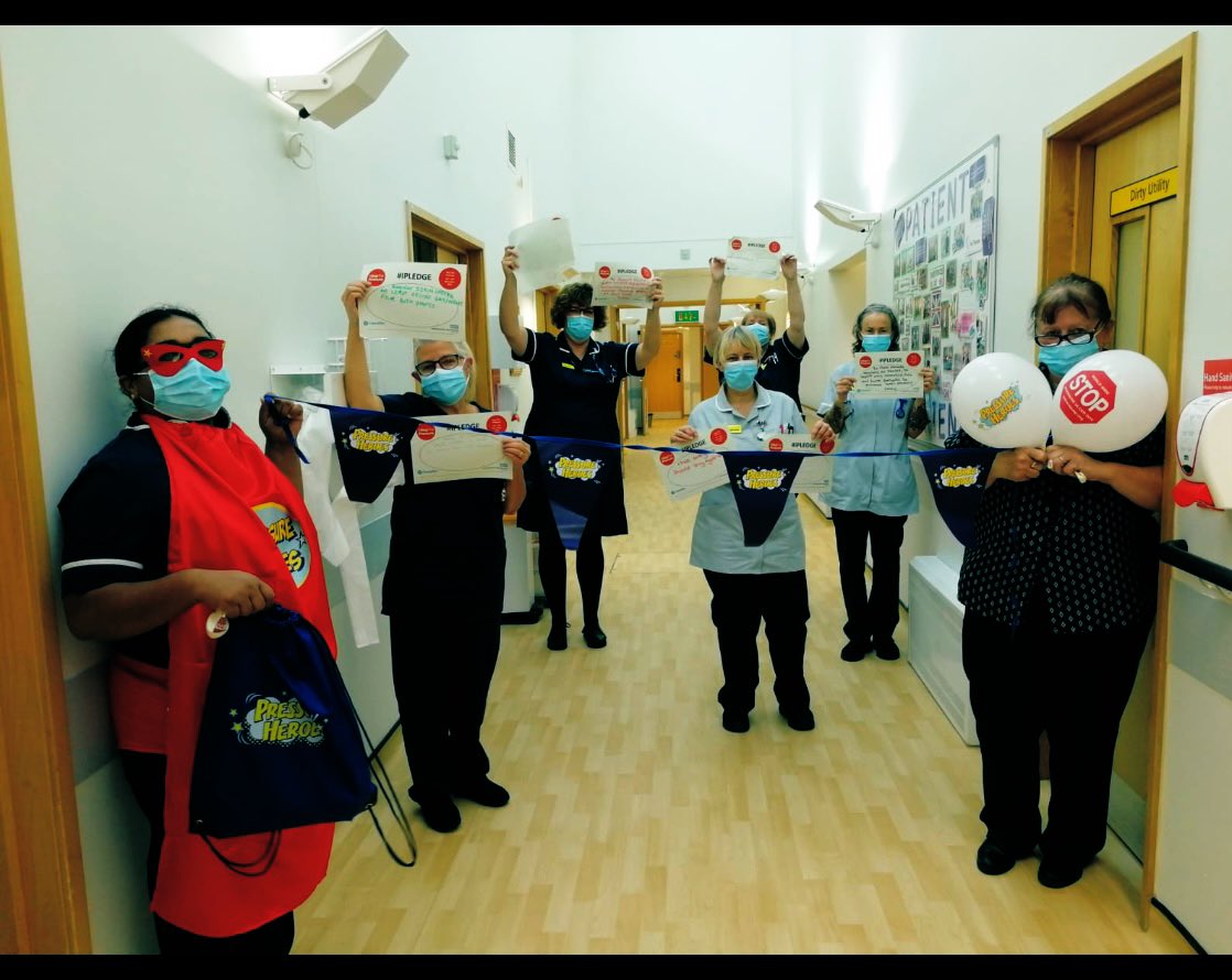 DalgleishWard's tweet photo. 🤚🏻🔴STOP the pressure!🔴✋🏽

Pressure #heroes on Dalgleish ward promoting pressure ulcer prevention today and everyday! #pressure damage prevention is everyone’s business 👍🏽🔴 @lisafarmer1966 @CHSInpatientLPT @LPTnhs 
#StP  #stopthepressureday
#stopthepressure 
#aSSKINg 
#teamCNO https://t.co/kGYHpP482t