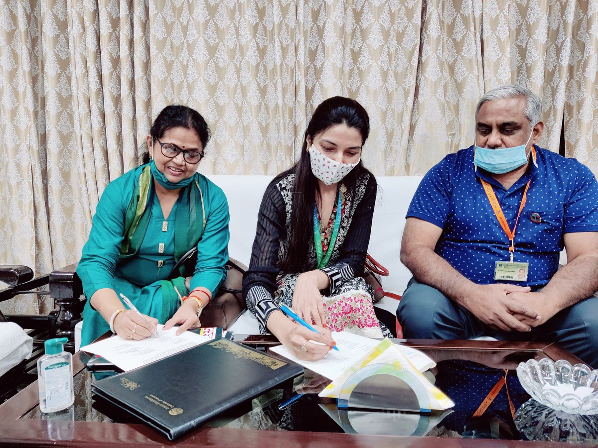 lkouniv's tweet photo. #UniversityOfLucknow's Happy Thinking Lab enters into its 2nd MoU with the Heartfulness Institute for the mental health and spiritual well-being of our students. The Institute will be helping the students meditate, find inner peace and develop a better mind-body connect. https://t.co/8uypZbHWPH