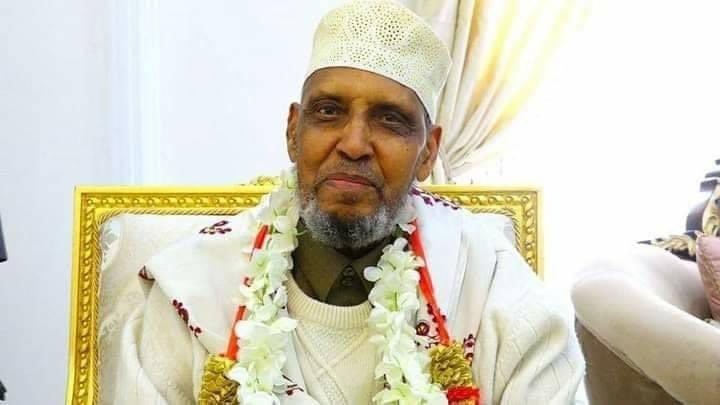 Abdirahmanirro's tweet photo. Waxa aan tacsi u dirayaa qoyska, ehelka, asxaabta, waxgaradka, dadka Soomaaliyeed geerida RW hore Marxuum Cumar Carte Qaalib oo xaqii ugu yimid Hargeysa. Alle dambigiisa ha dhaafo, Jannatul-firdowsana ha ugu deeqo, innagana dhammaanteen samir iyo iimaan ha inaga siiyo. Aamiin https://t.co/LG401A2XyC