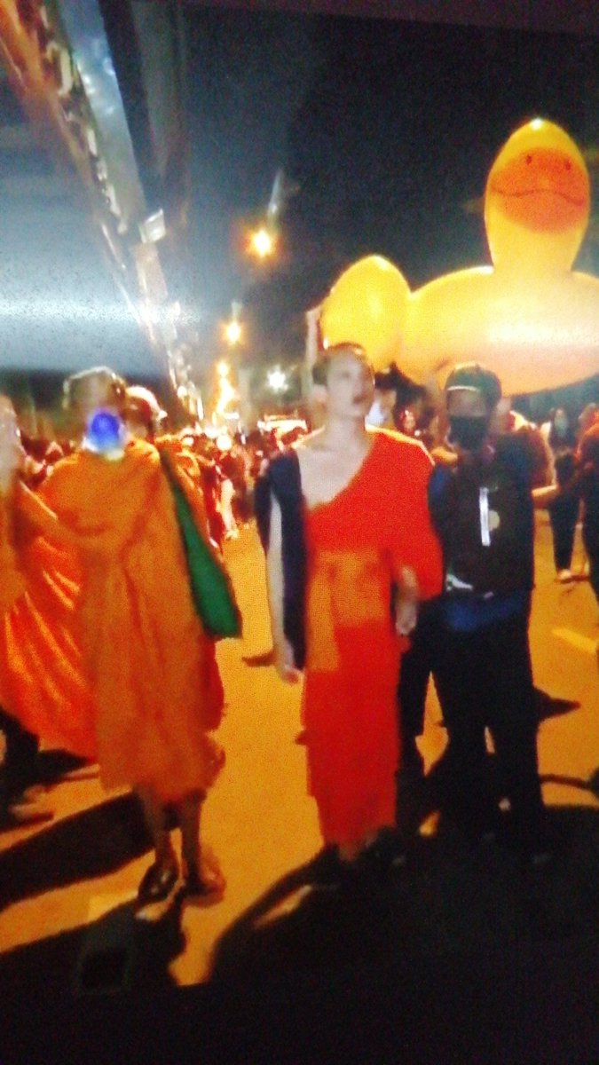 5555 กุอุส่าช่วยลองเปิดดูอัมรินทร์​ทีวี​ไลฟ์​สักแพ๊พ​ เปิดมาเจอ ทุบโต๊ะข่าว​ มีอินักข่าวกำลังสััมหลวงพี่​แล้วก้อมีคนตะโกนมา​ ข่าวปลอมๆๆๆ​ แล้วดึงมือหลวงพี่ให้ออกมาอย่าไปสัม 555555  #แบนอัมรินทร์ #แบนอัมรินทร์ทีวี