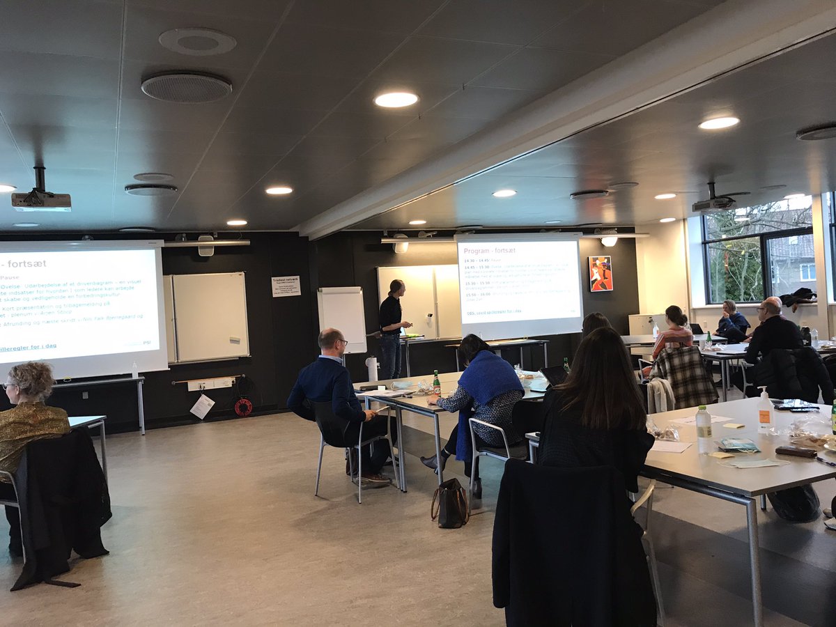 VibekeRischel's tweet photo. Lederseminar om forbedringskultur. Vi har styr på COVID @Arjen_aps holder sig bag 2m linjen 😷😷 @Region_Midt #sikkertflow https://t.co/d13dIugU1c