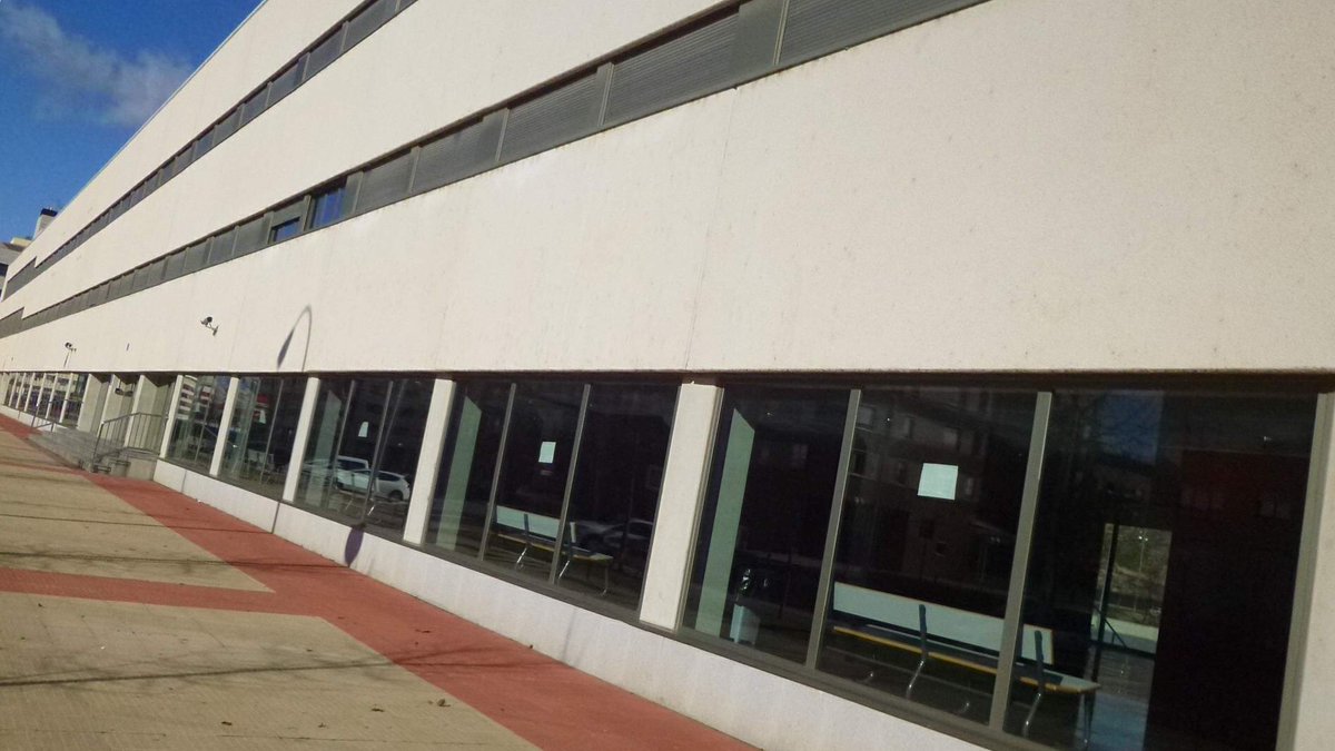 AmpaComercio's tweet photo. Elecciones al Consejo Escolar. 
El próximo, JUEVES 19, entre las 18 y las 20 h., en el hall del instituto, se puede acudir a votar para la renovación parcial del sector Madres/Padres del Consejo Escolar del centro. https://t.co/JA1BqmBDQP
