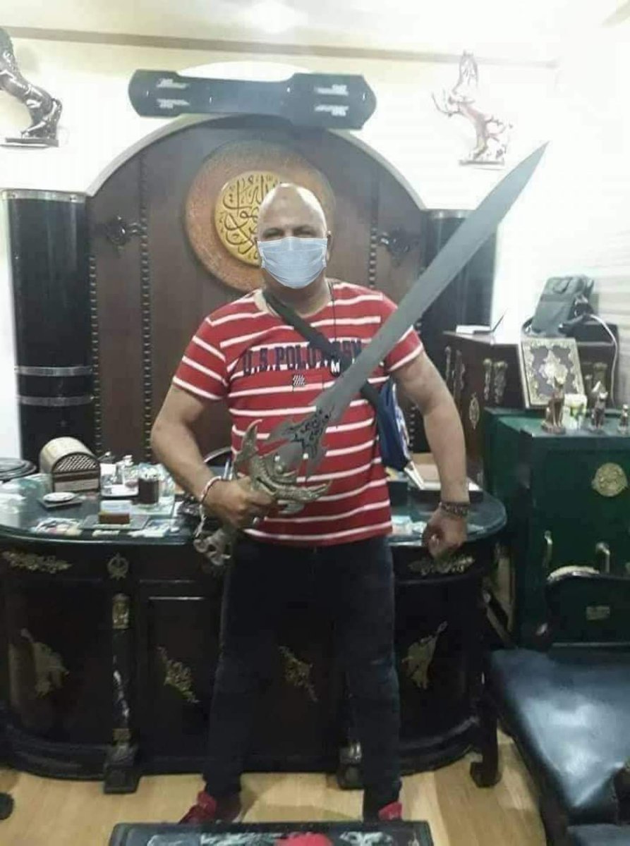 dewheit's tweet image. fuck خنجرين
all my homies use سيف العدالة