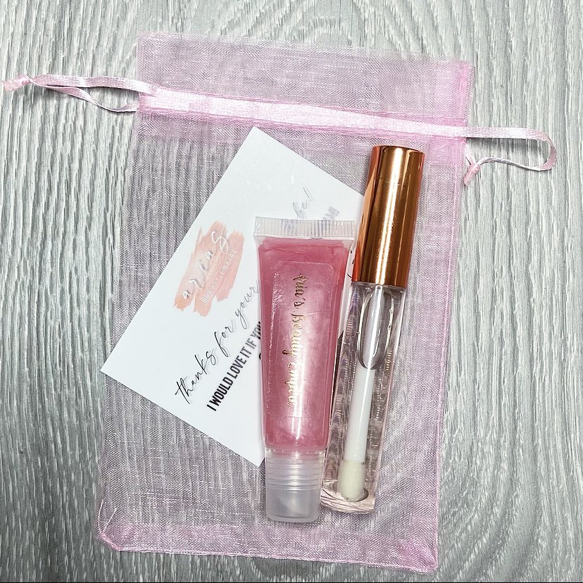 ariasbeauty_'s tweet photo. GIVEAWAY TIME 🤩 Our first 100 followers will be in for a chance to win a lipgloss and lip oil in a scent of your choice 🤤 RT to enter, must be following @arias_empire 🤞🏼 GOOD LUCK 💓 Shop now at https://t.co/zIBdJY2sKv https://t.co/ksyntkqRJf