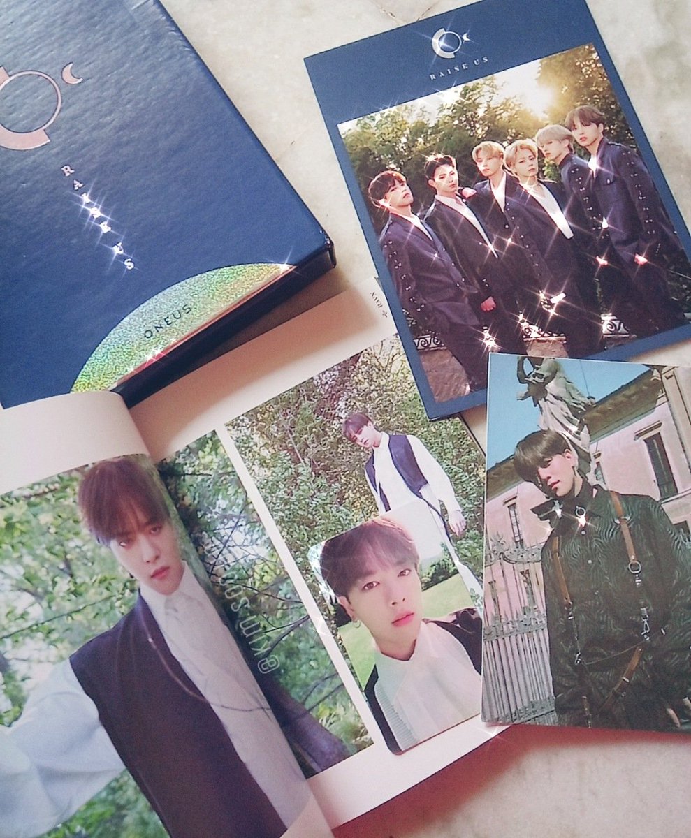 SuUpasana's tweet photo. My 3rd album 😍😍 this is one of my favorite album specially for the CD case 😉😉and again I got my bias 😥🌹🔥💕🇮🇳✨✨ @official_ONEUS #ONEUS #RAVN #hwangwoon #leedo #xion #keonhee #seonho #raiseus #ToMoon #oneusalbum #album #kpop #원어스 #레이븐 #달님 https://t.co/HsRgfmwKYd
