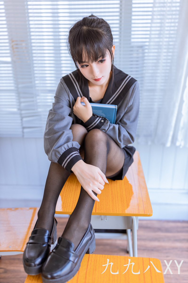 前辈！一起看书吧！

       出镜：:@九九八XY 
       摄影：焦焦

      这套46P，获取👀评 

JK是实体本的其中一套图哦！只剩三十本啦！​想要这套本子的可以去淘宝购买哦！https://t.co/56ngwK1byM https://t.co/RqRkIn0hgm