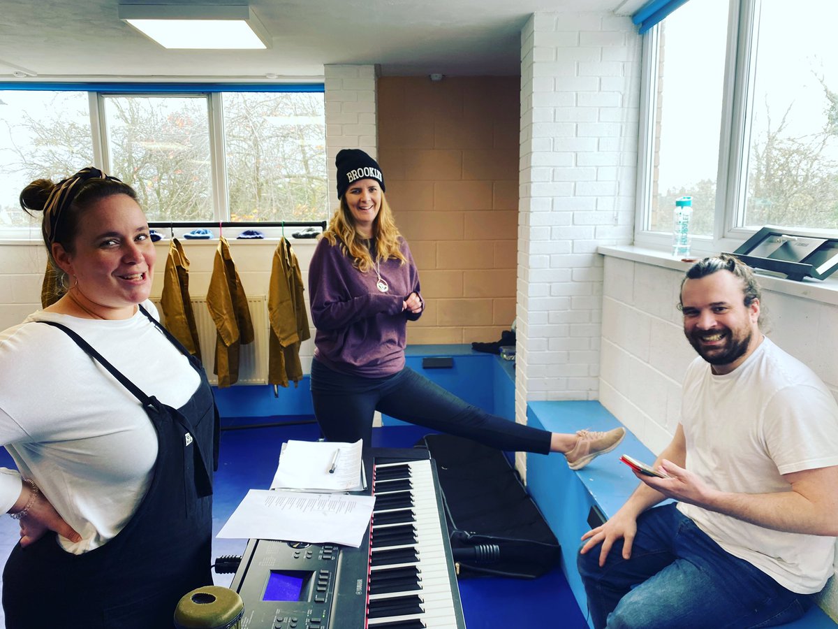 1st day of rehearsals and we’re straight into singing. Take good care of yourself! #christmastheatre #christmasisnotcancelled #everytimeabellrings @ThePlaceBedford @al3xr1vers @edferrow @kellysgriffiths @NeilJenningsAct @Smartcasual86 @RhiannaCompton