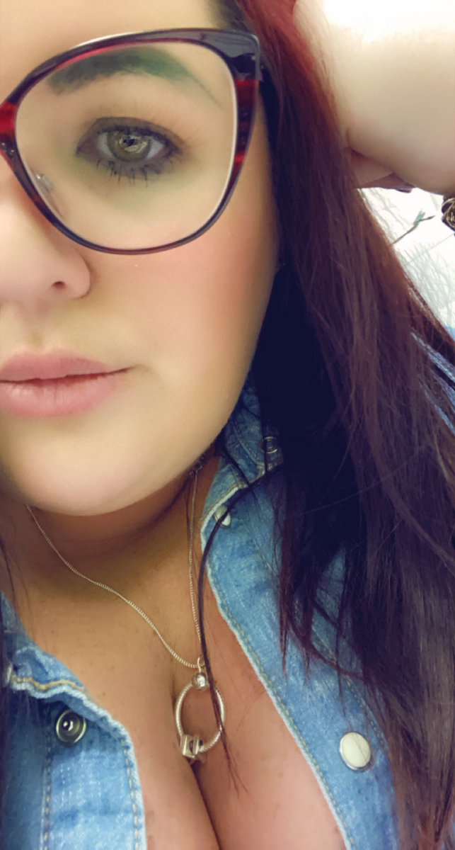 KP8701's tweet photo. Mood. #Wednesday #MidWeekMood #Mood #Wednesdayvibe #Bored #fedup #OverItAll #HomeTime #RollOnDecember #2ndLockdown #lockdownUK #Selfie #Uk #Liverpool #LiverpoolLockdown #ChristmasIsComing #BeKind #StayHome #Curves #curvygirlsrock #bbw #beautiful #curvylife  #LoveYourself https://t.co/uz3C0WomxD