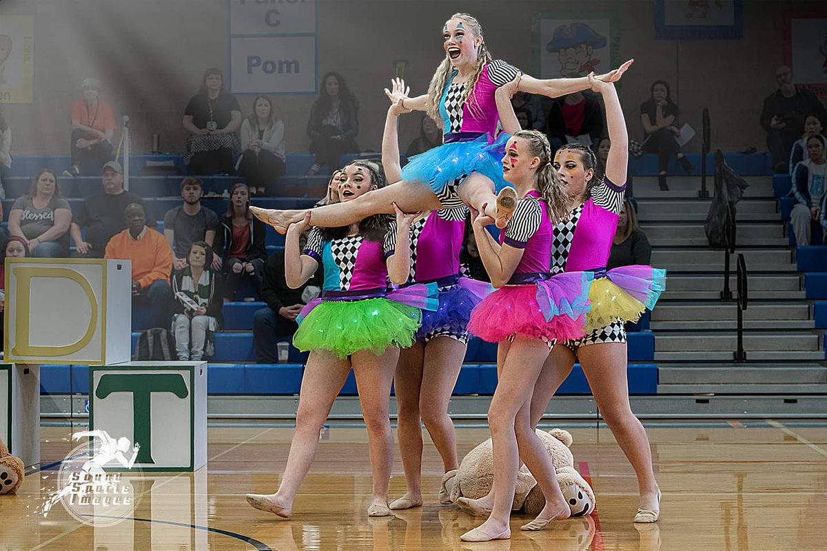 SoundSportsImag's tweet photo. Another shot from the Lakes HS Dance and Drill competition last year. Dance always brings out vivid colors, energy and fun. The costumes and set props here added to the fun theme. #dancedrill #soundsportsimages https://t.co/wplCOTPVRo