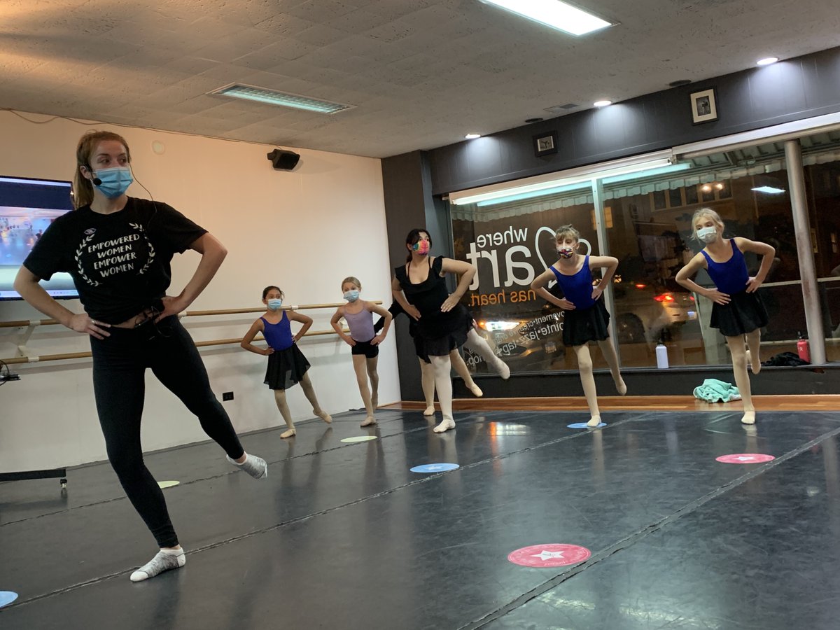 ForevermoreArts's tweet photo. Elementary Ballet working hard on their tombé pas de bourrée!
#danceclass #dance #dancer #dancelife #dancers #choreography #dancestudio #dancing #dancersofinstagram #ballet #hiphopdance #dancechallenge #fitness #danceschool https://t.co/KBHMSb3sm4