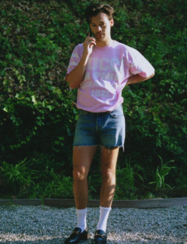 listrepidation's tweet photo. no ones doing it like harry styles https://t.co/jUBD1w153M