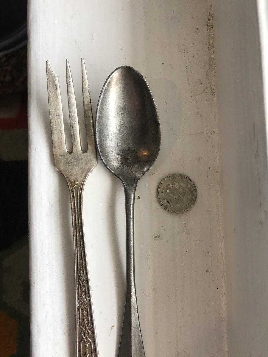 CatKron's tweet photo. Breaking my long-time Twitter freeze to clarify what people have been asking: We have extremely tiny cutlery because we are dainty. https://t.co/srQKpMgF9g