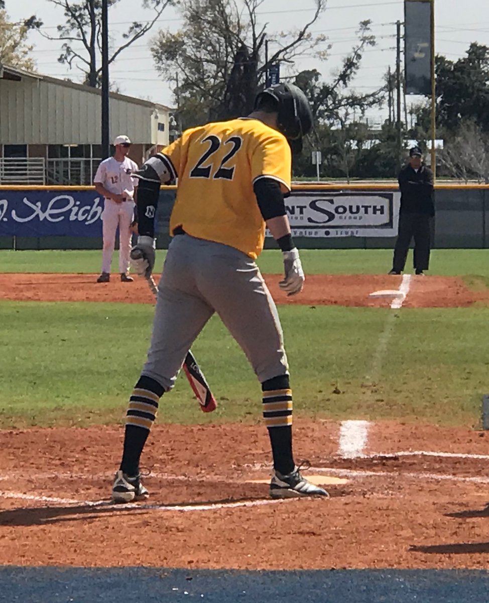 Kicking things off for today’s player introductions is @Brandon_Roth5 

Brandon is a RHP/OF from @BHCBaseball