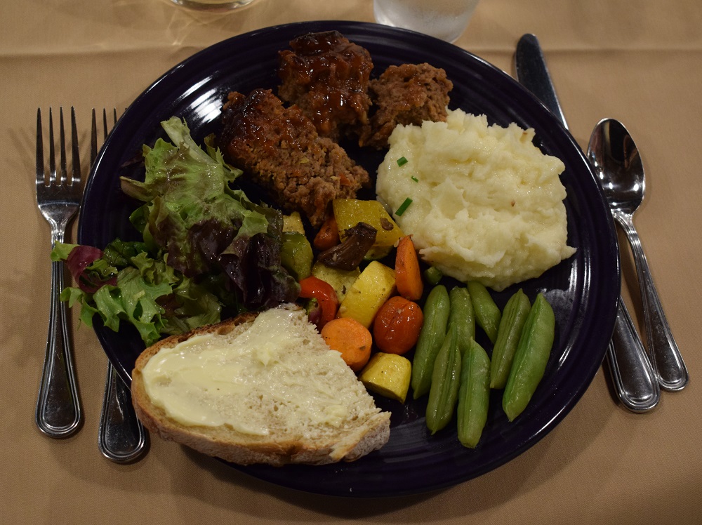 HighlightsFound's tweet photo. For @BlueberryForMe, #ChefAmanda's marvelous mashed potatoes: 1. Cook & mash potatoes. 2.Cook the magic sauce: roasted garlic, cream cheese, butter & heavy cream--then puree it & add it to the potatoes. 3. Add pats of butter on top and serve! (She says she guesstimates amounts) https://t.co/GqSVui3LUp
