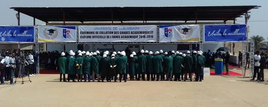 🛑🛑COLLATION DES GRADES AU BÂTIMENT DU 30 JUIN
La double cérémonie de collation des grades académiques et de clôture de l'année académique 2019-2020 aura lieu ce samedi 21 Novembre 2020 au BÂTIMENT DU 30 JUIN.