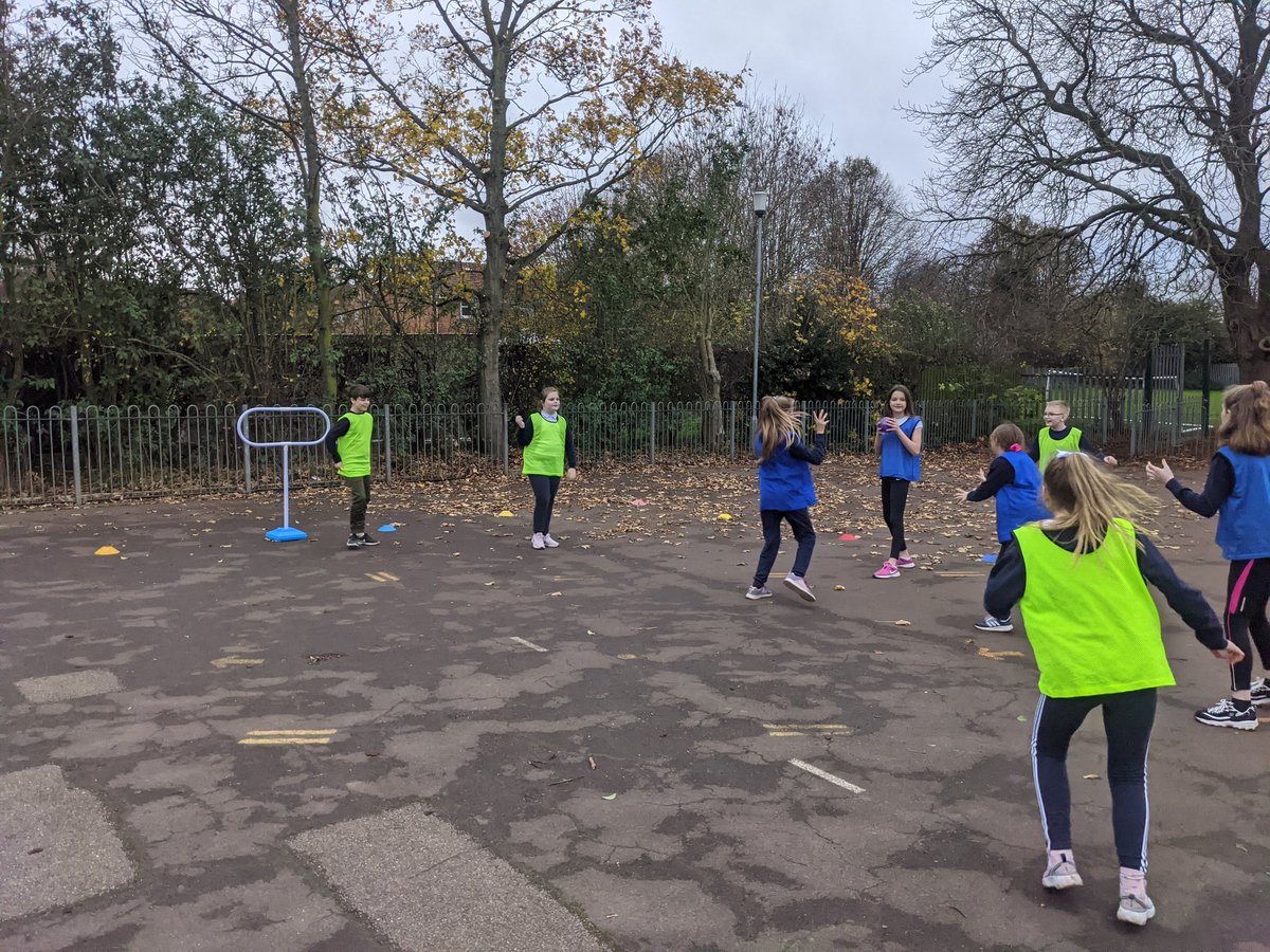 SpringCottagePS's tweet image. #SpringCottage6Tu enjoying Handball today in PE 🤾 #SpringCottageSports