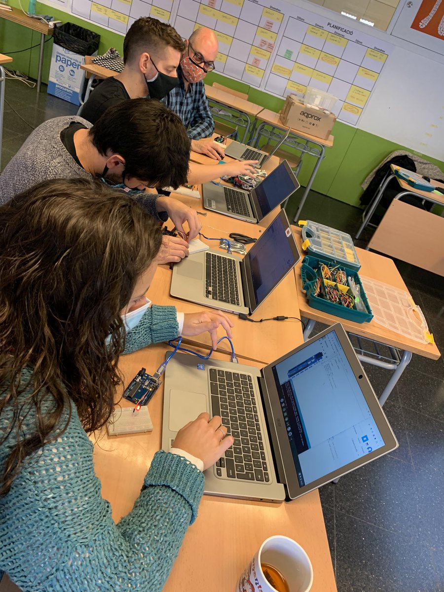 Gran sessió d’autoformació! Tot un luxe companys de <a href="/ielesvinyes/">Les Vinyes</a>