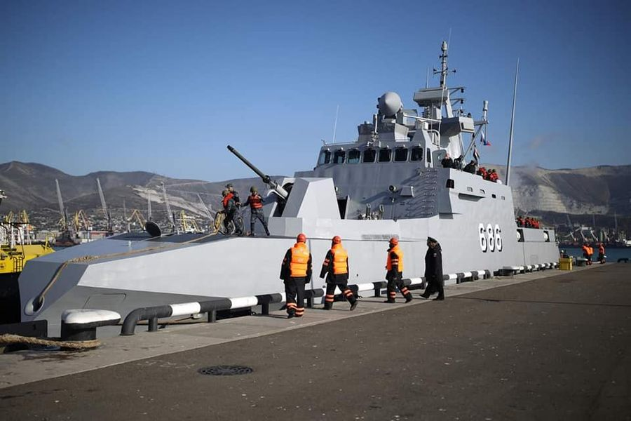 AL11051969's tweet photo. #EgyptianNavy Warships in #Novorossiysk Naval base in #Russia for Naval Drills ( #FriendshipBridge3 ) in the #BlackSea πͺπ¬ https://t.co/fI3on29jh6