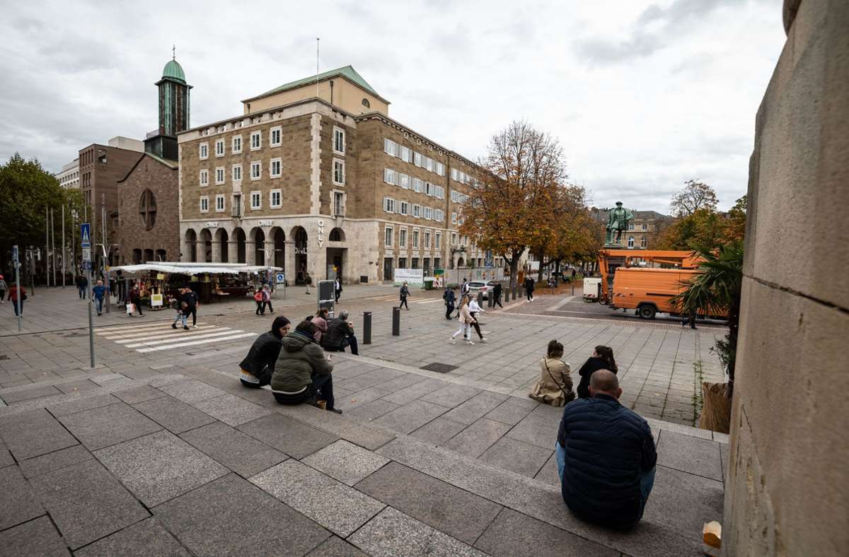 ITStuttgart's tweet photo. Die #City ist in Not. In den #Innenstädten machen in der #Coronakrise die ersten Läden dicht, die Zentren könnten auch kulturell und sozial veröden. Noch immer mangelt es vor allem an Unterstützung der #Kultur.
 @handelsverband @DKRKultur
https://t.co/FPzKYjo6zo https://t.co/4M6PP3iGOs