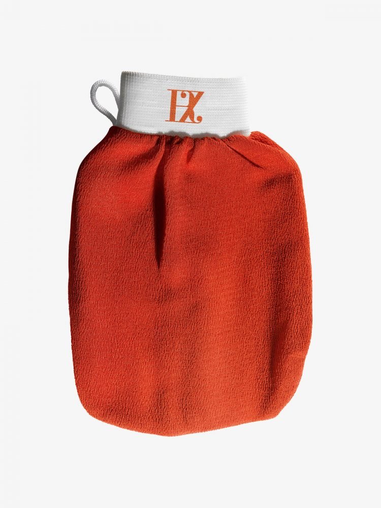 luxurybae's tweet photo. you know your fucked up when you see your mom holding these #growinguparab https://t.co/l7Bf9p26cG