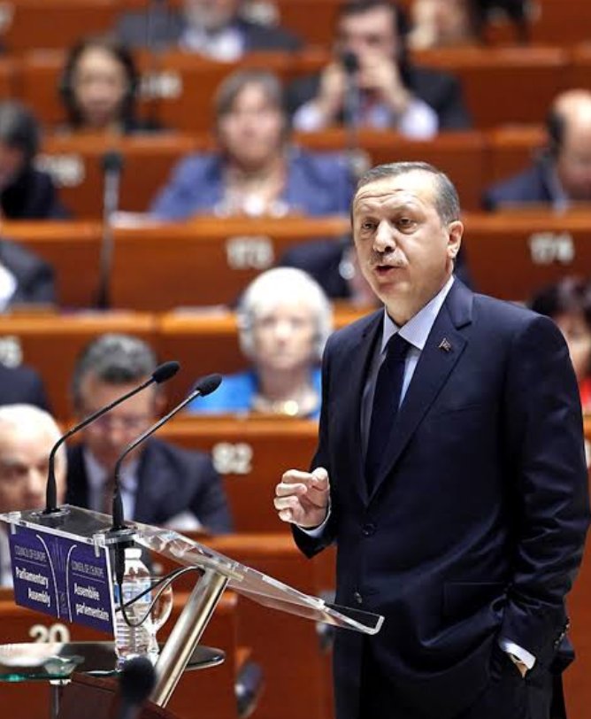Mustafakyuz02's tweet photo. Eli g*t*nün üstünde tepeden halkına bakmakla iktidar olunmaz eli cebinde dünyaya demokrasi dersi veren dünya liderlerine kafa tutan bir babayiğit getirin onada #Reis diyelim #ÇAKMAMUHALEFET Dağılıyor #ipler koptu hendekler doldu buda #Artık sonunuz oldu https://t.co/dnKcw7rhuR