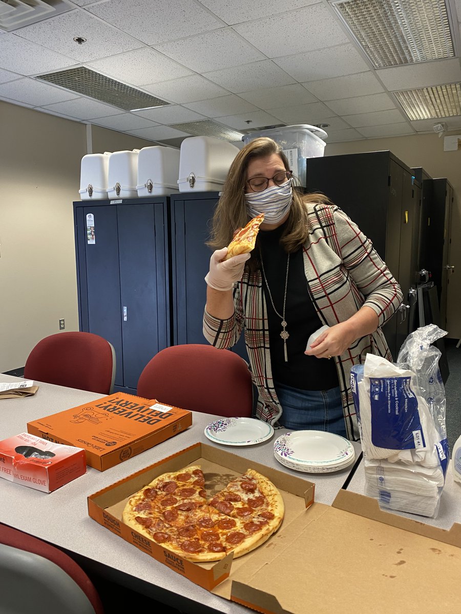 MHCAfter3's tweet image. We would like to think the @FCMidd PTO, PTO President Jenny Yates and her son / current FCMS MHCA3 student for the delicious pizza they brought to the MHC After 3 Staff today! We love our community and our community partners!
#MHCA3 #FCMS #HCPS #PTO #AfterSchool