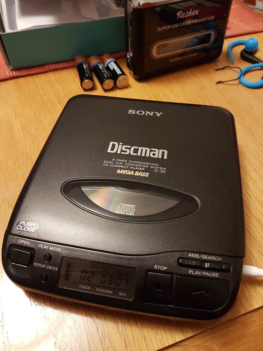 JohnVince20's tweet photo. Anybody still got one of these? Still going strong after god knows how years. #SonyDiscman https://t.co/0L18HwxU4M