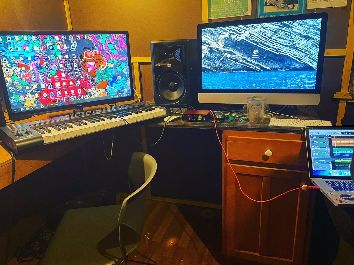 TheRealDonjuli1's tweet photo. #studiolife https://t.co/gVPj2qK1x6