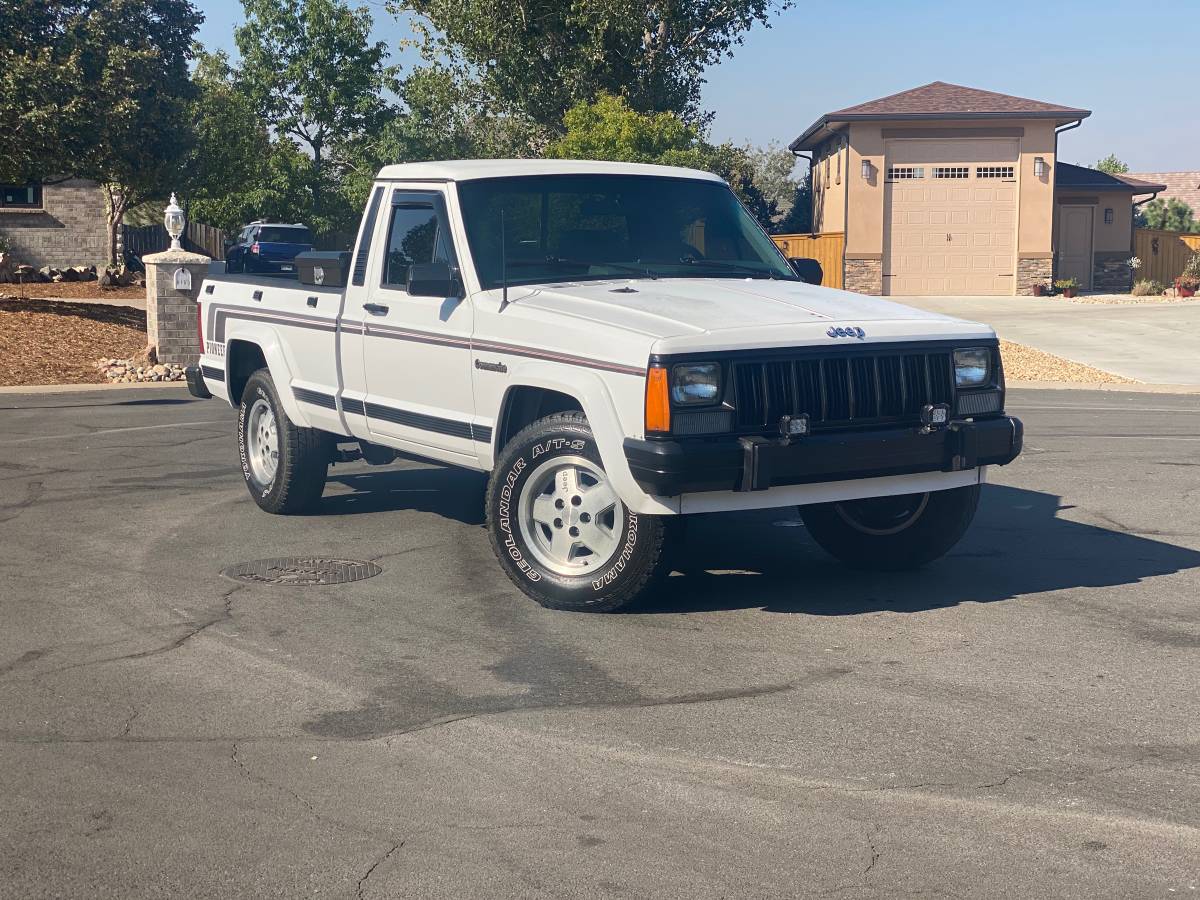 Rare Rides: A 1990 Jeep Comanche Pioneer, the Best Jeep Truck Ever thetruthaboutcars.com/2020/11/rare-r…