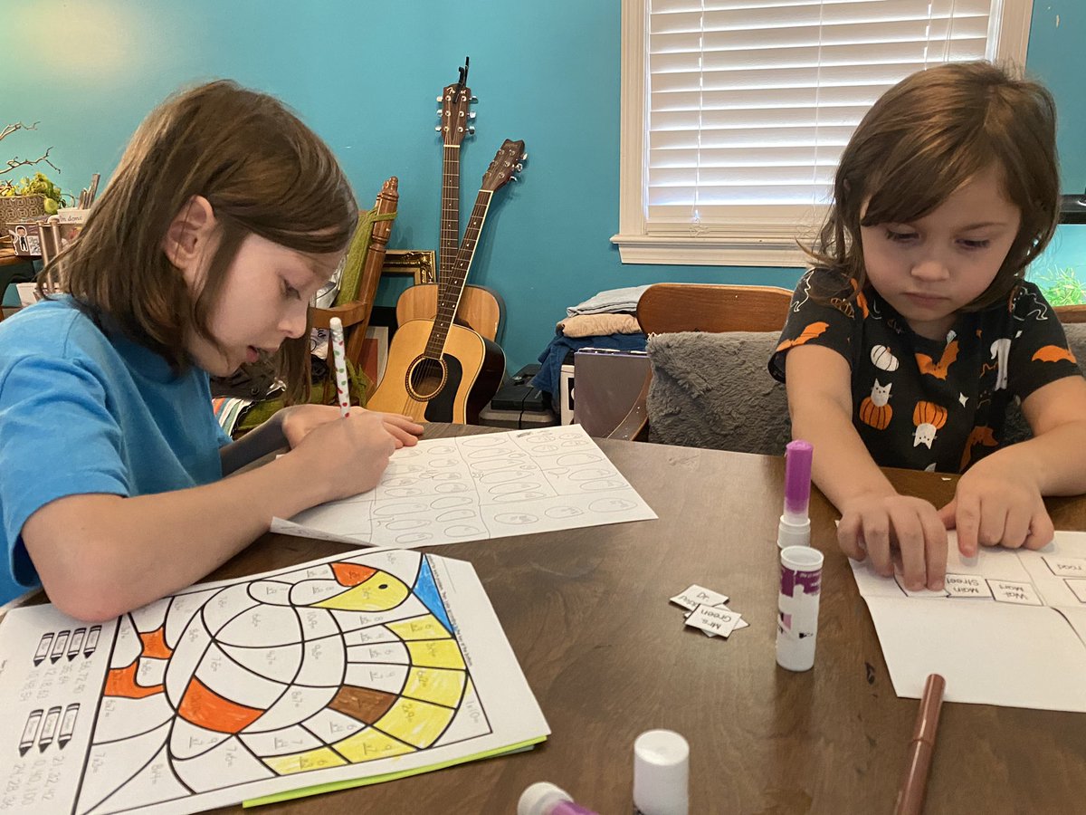 JessicaShares's tweet image. Working hard on their Wednesday work 🤍 @VaughanRockets @Vaughan3rdGrade