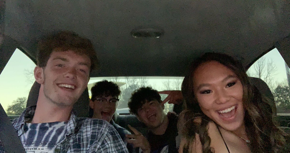 _ellieeee__'s tweet photo. don’t forget the people who got you to where you are https://t.co/e0KjSgdLwS