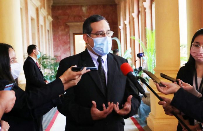 ParaguayTVHD's tweet photo. #PySinCriaderos Si bien se registran pocos casos de dengue actualmente en el país, el Ministerio de Salud alienta a la ciudadanía a no cesar con las tareas de eliminación de criaderos de mosquitos, para controlar la propagación de la enfermedad.
https://t.co/YExXC6kafU https://t.co/st67hv2Qds