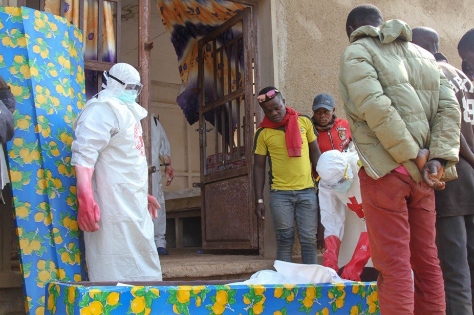 CruzRojaEsp's tweet photo. Destacamos la buena noticia: en la República Democrática del #Congo, el #Ébola ya es historia, gracias al tremendo esfuerzo por parte del personal sanitario y agentes de #sensibilización que han estado en primera línea. #EnTodasParte #CruzRojaResponde https://t.co/0Nkrkrtx9b