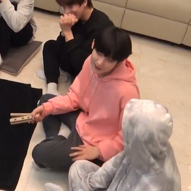 ni-ki patted sunoo's leg for good luck ig? then yknow what happened next? they won the game!! 