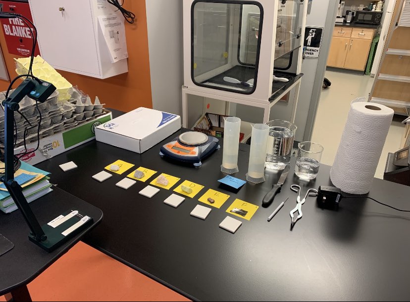 KatelynLeitner1's tweet photo. Check out Mr. Taylor’s set up for class today! #minerals #rockidentification #earthscience #scienceinspires https://t.co/k6PyTxYqFZ