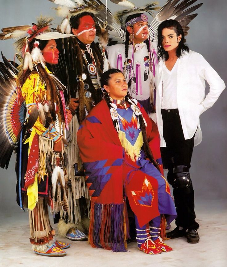 offthehoe's tweet photo. DAILY REMINDER that michael jackson's Black Or White was the most watched music video premiere  in television history. it had an estimated audience of 500 million people. to say the video was a "success" is a massive understatement https://t.co/UzwNz4KmXd