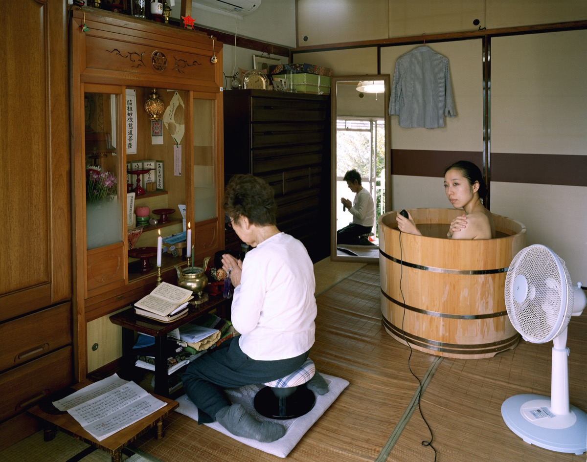 The #PhotoOxford2020 festival celebrating #WomenAndPhotography is over but our many online exhibitions remain available to view, including Mariko Sakaguchi: One Hundred Views of Bathing. Intrigued? See it here: sites.google.com/view/photooxfo… 
#JapanesePhotography